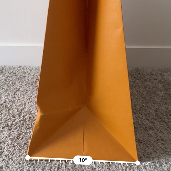 Louis Vuitton - Picture 7 of 7